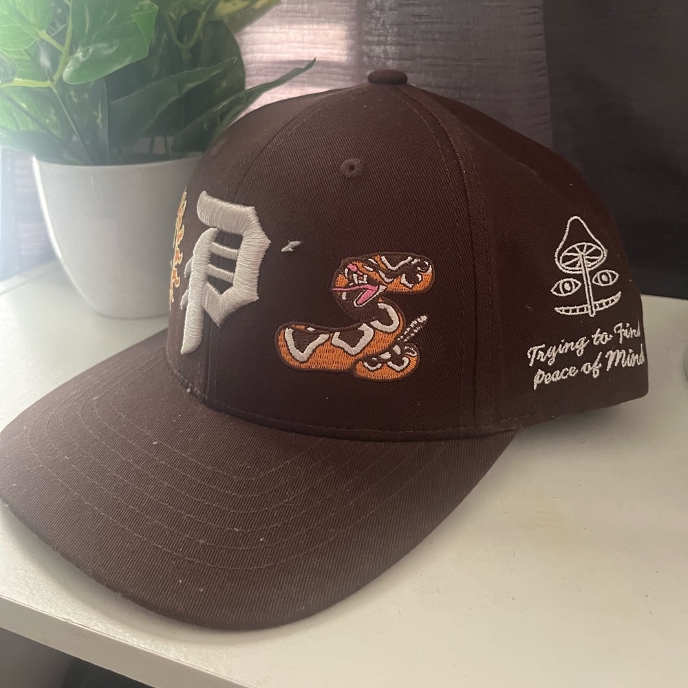 Adjustable designer hat